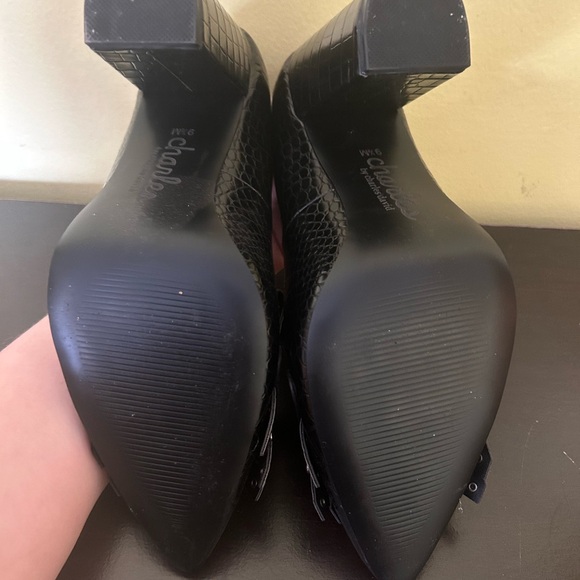 Like new Charles, by Charles David studded pumps - Picture 3 of 4